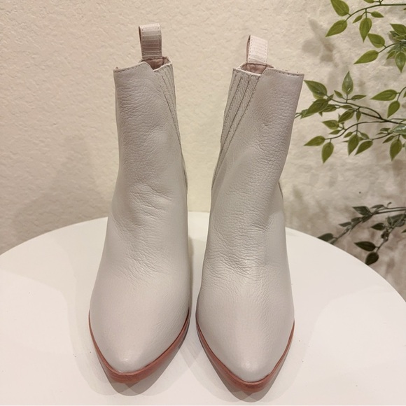 Kaanas Perm Cowboy Ankle Leather Boot in Ivory NWOT Size 6M - Picture 2 of 12